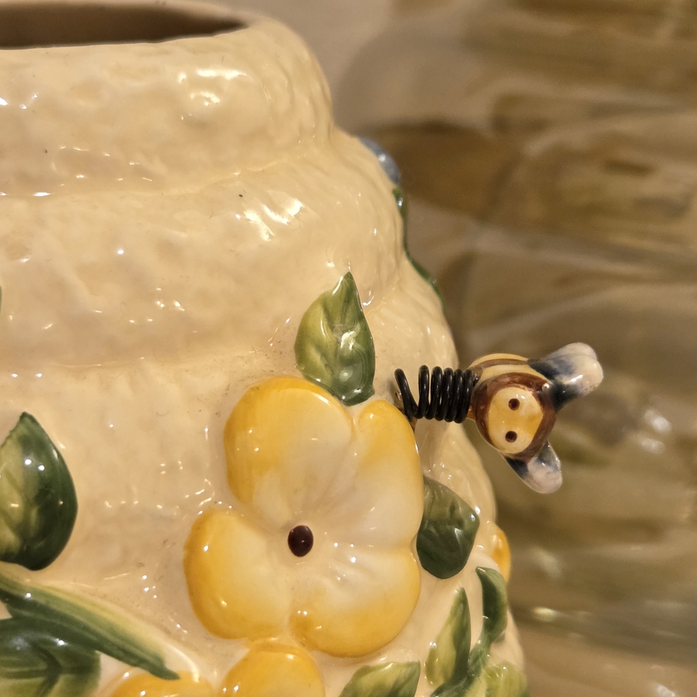 Ceramic Yellow Floral Bee Vase Candle Lamp Accent Pooh Bear Themed Decor Spring